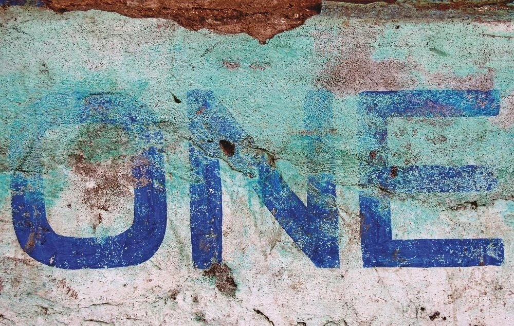 Фотообои на стену - лофт, буквы, сине-белая