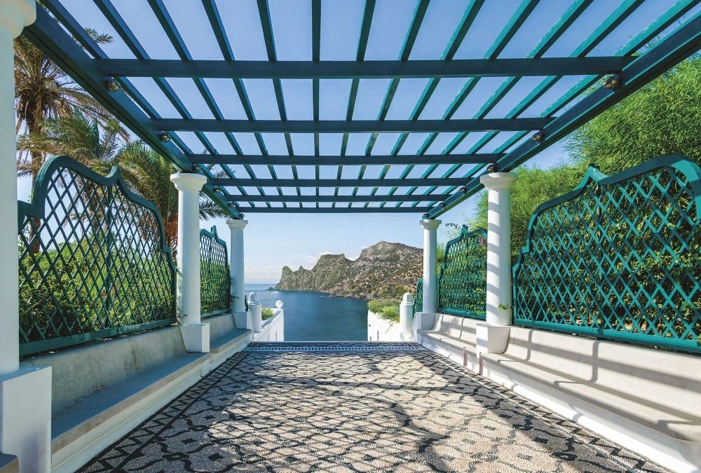 Фотообои и фрески на стену - пейзаж, морской, море, колонны, белые