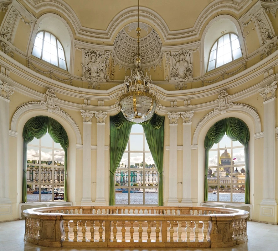 Фотообои на стену - дворец, люстра, колонны, интерьер, Петербург, Эрмитаж, вид из окна, классика, лепнина, зелёные шторы, балюстрада, панорамные окна, неоклассика, купол, здание, набережная, река