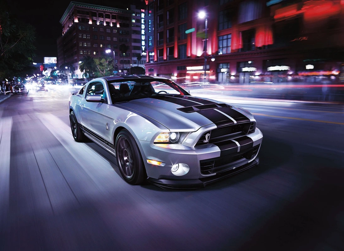 Фотообои на стену - ночной город, спортивный автомобиль, мустанг, скорость, движение, световые эффекты, динамичные, неоновые огни, для мальчиков, в подростковую комнату, стильные, урбанистика, авто, серые, эффектные