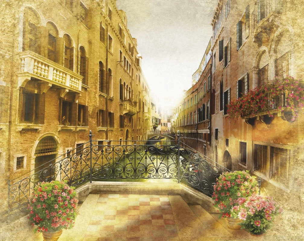 Фотообои на стену - Венеция, старинная улица, канал, мост, балкон, цветы, цветущие растения, терракотовые фасады, классическая архитектура, романтика, ретро стиль, живопись, акварельный эффект, солнечный свет, патио, уют, европейский город, Италия, туристическое место, винтажная атмосфера, старый город