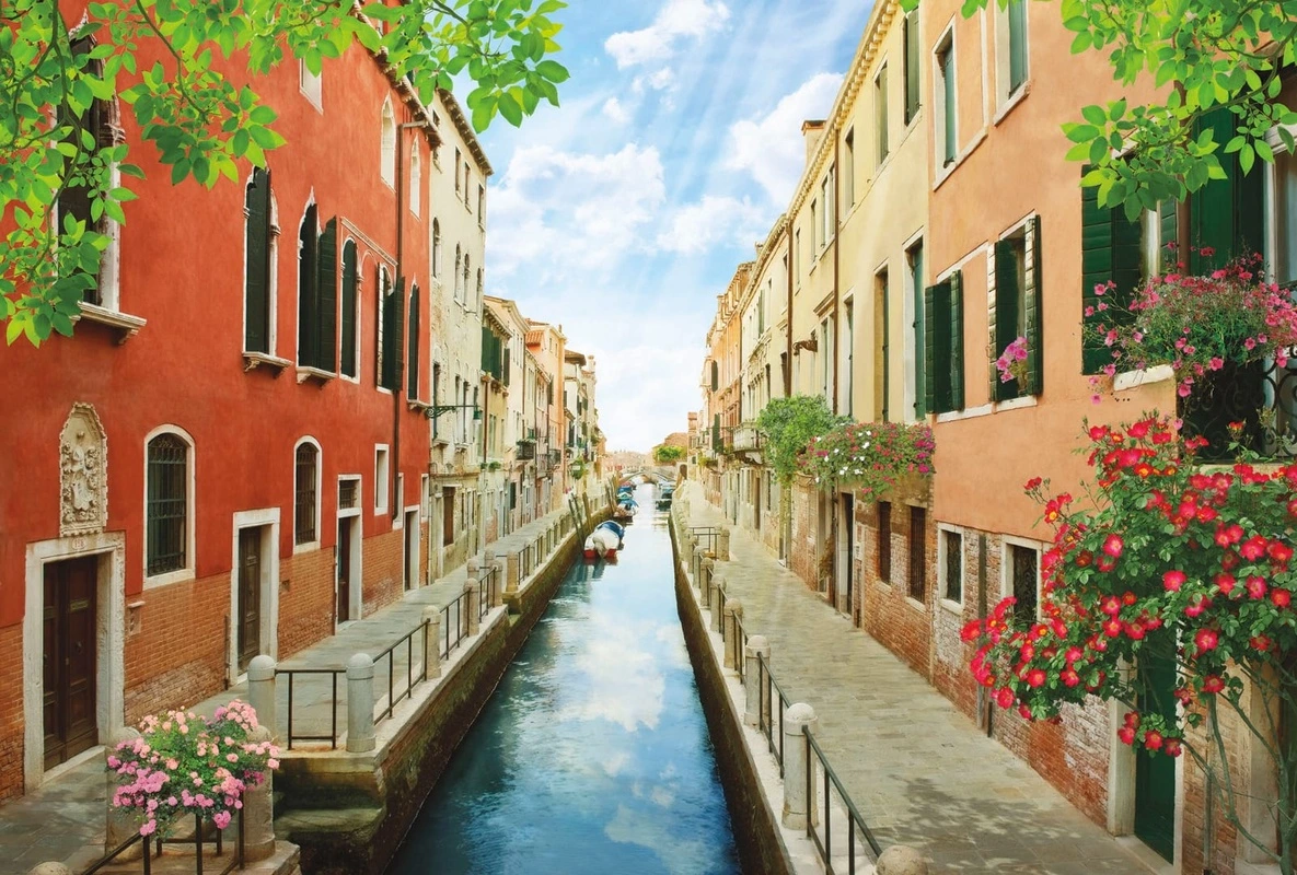 Фотообои и фрески на стену - улочки, европейские, красная