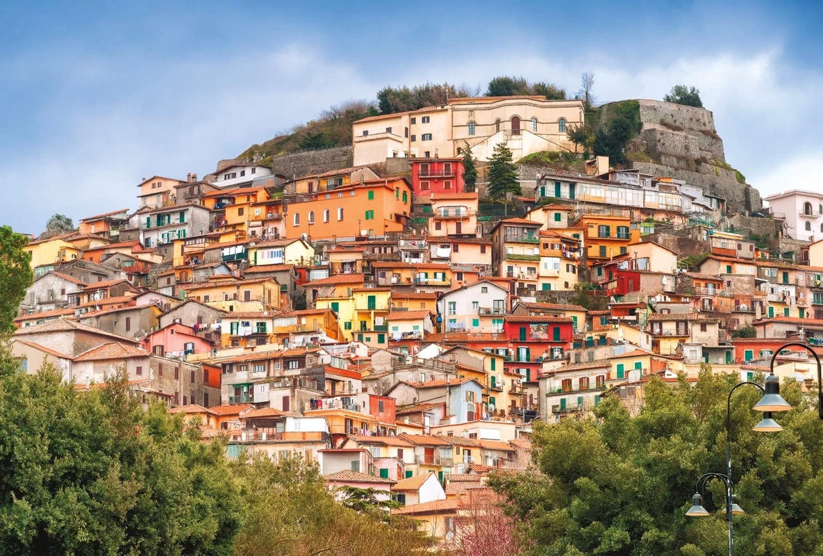 Фотообои и фрески на стену - улочки, города, европейские, на холме, красная