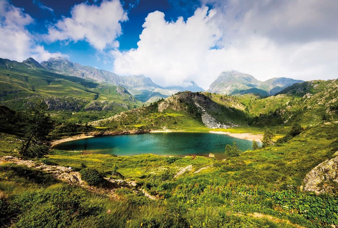 Фотообои на стену - пейзаж, горы, небо, облака, озеро, зеленая