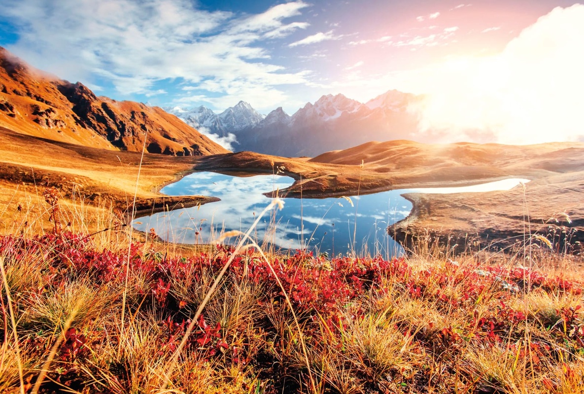 Фотообои и фрески на стену - пейзаж, горы, рыжие, озеро, солнечная