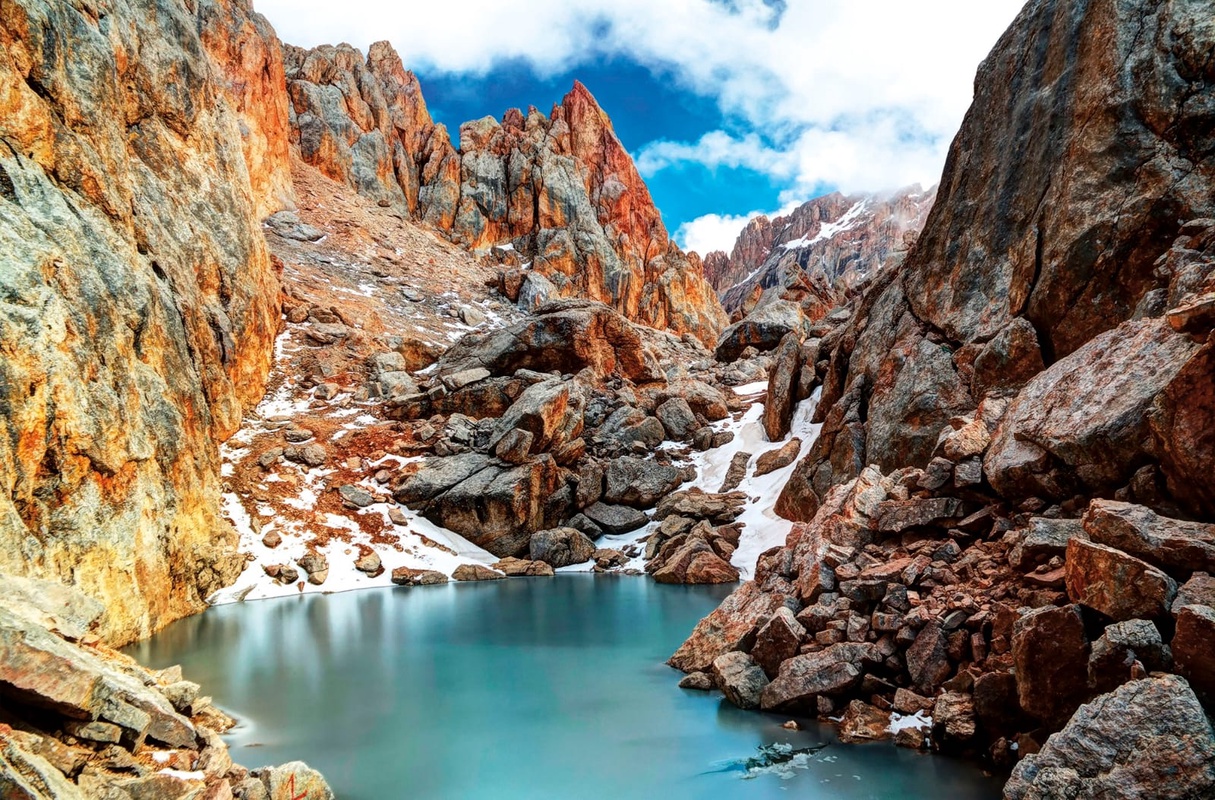 Фотообои и фрески на стену - пейзаж, горы, ущелье, озеро