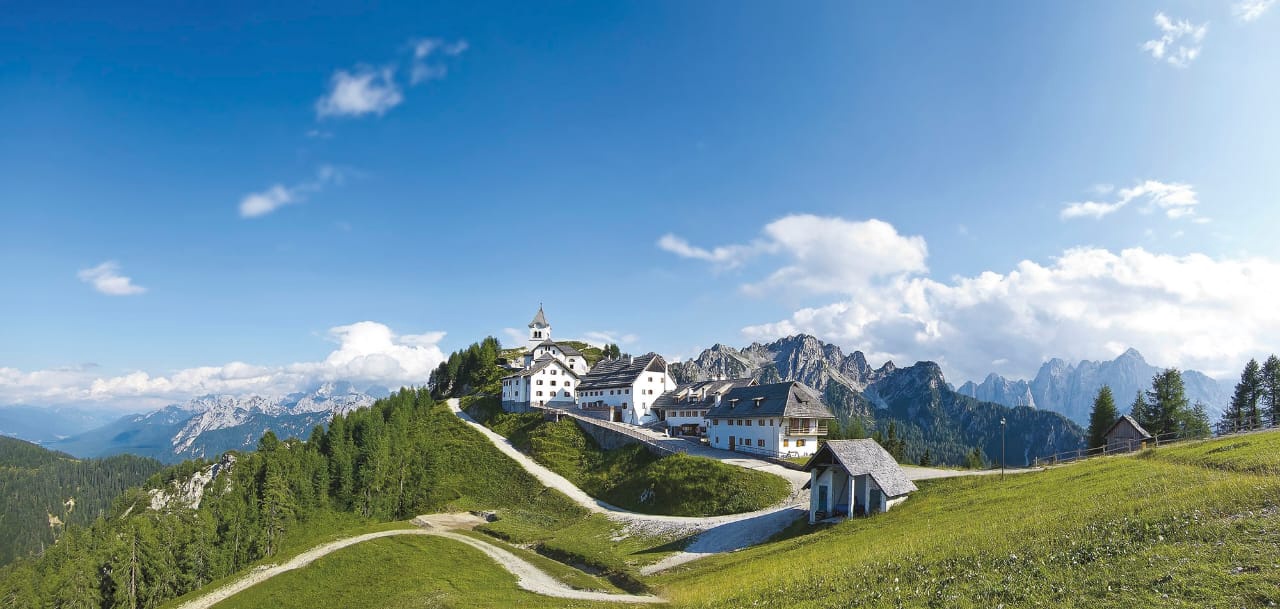 Фотообои на стену - пейзаж, горы, поселение в горах