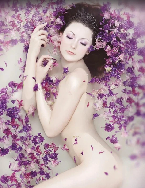 Фотообои и фрески на стену - молодежные, девушка, сиреневые