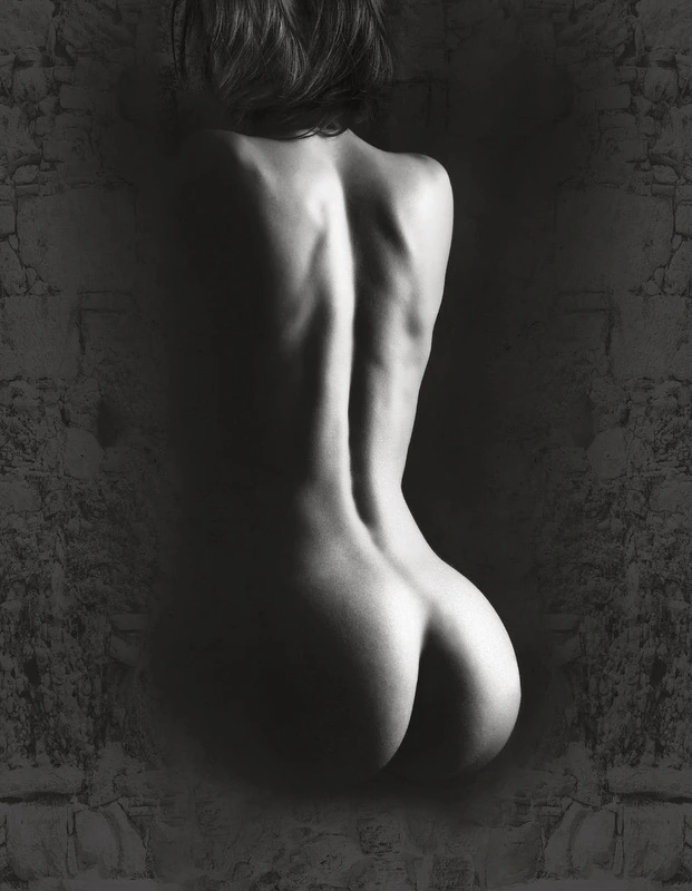 Фотообои и фрески на стену - молодежные, девушка, обнаженная, черно-белые, фото