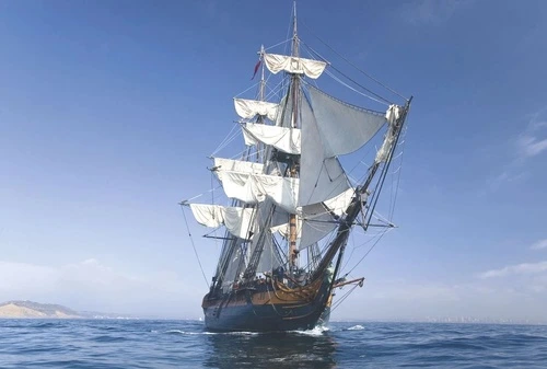 в детскую комнату, парусник, синий