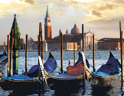 венеция, гондолы, закат, церковь, собор, архитектура, вода, деревянные сваи, романтика, панорамный вид, италия, исторический пейзаж, городской порт, набережная, для гостиной, в спальню, спокойная атмосфера, яркие цвета, морской стиль, европейская классика