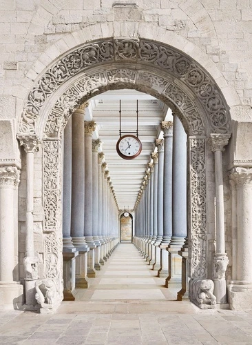 классика, архитектура, арка, коридор, расширяющие пространство, часы