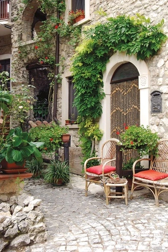 улочки, европейские, белые, красные стулья, бежевые, каменные