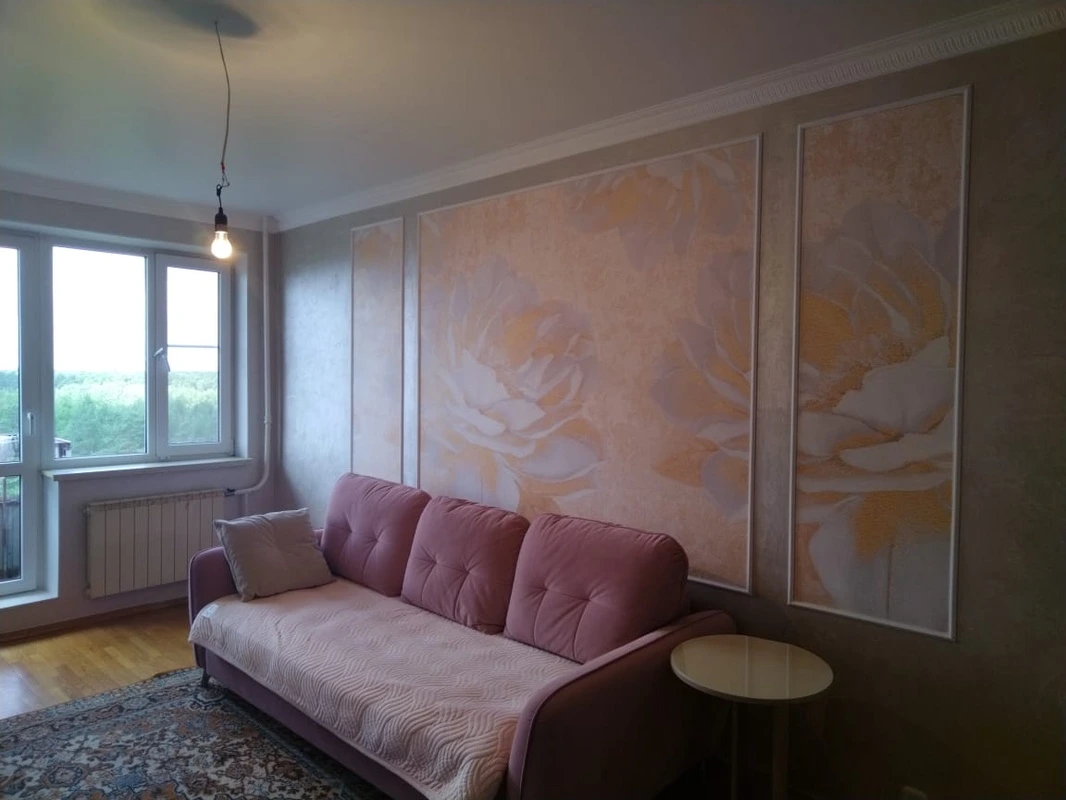 Арт-обои - наши работы, белые, пионы на штукатурке, золотые, триптих над диваном