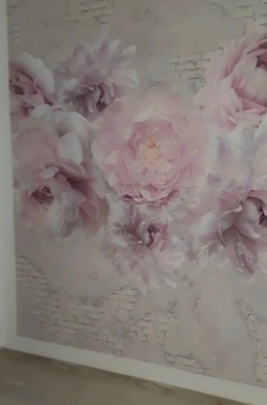Фотообои и фрески в интерьере - наши работы, цветы на кирпиче, белый кирпич, бело-розовые пионы
