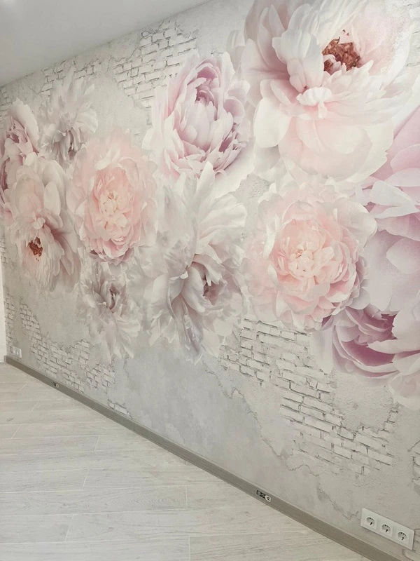 Фотообои в интерьере - наши работы, цветы на кирпиче, на штукатурке, розовые пионы