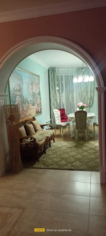 Фотообои в интерьере - наши работы, пейзаж с цветами, река