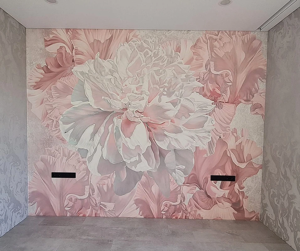 Фотообои в интерьере - наши работы, цветы крупно, во всю стену, белый пион, ирисы