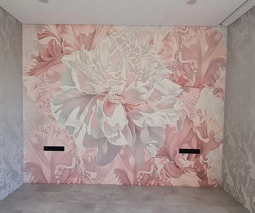 наши работы, цветы крупно, во всю стену, белый пион, ирисы